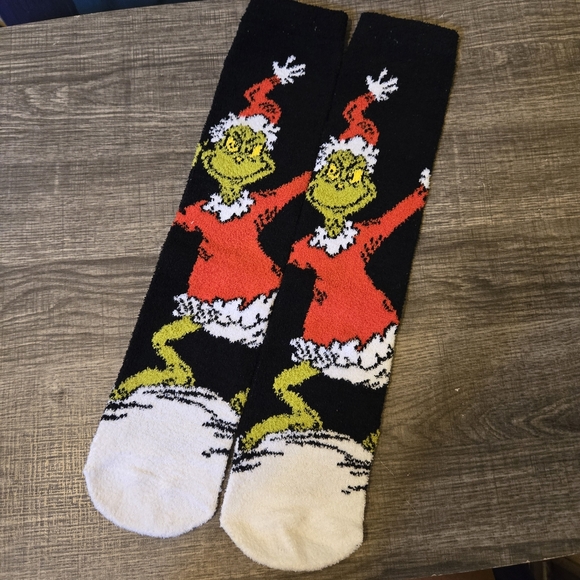 ๐๐ How The Grinch Stole Christmas Fuzzy Crew Socks - Picture 3 of 5